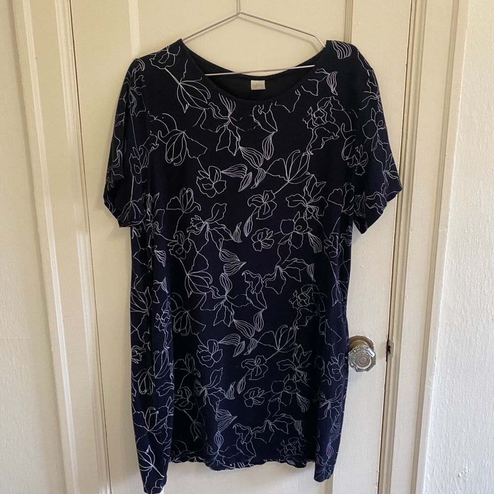 North of West, Dress, M